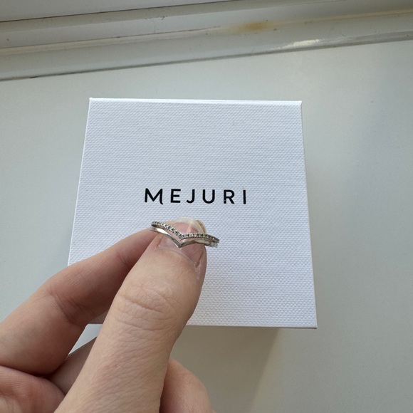 Mejuri wishbone ring set - white gold and diamonds - Picture 4 of 9